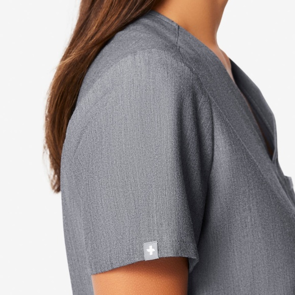 FIGS Women's Scrub Top - Picture 5 of 5